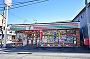 セブンイレブン川越岸町店まで240m、ちょっとした買い物や通販の受け取りに便利なコンビニエンスストア！お惣菜も人気のセブンイレブンです。