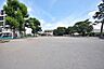 周辺：稲荷第2公園　まで85m、縦長の公園。テーブル付きのベンチが園内にちらほら。園内には、大成町四丁目自治会館と稲荷神社があります。