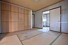 和室：【2F・和室：約8.2帖】和室があることで落ち着きと癒しの空間が生まれます。畳の表替えや洋室への変更・LDKとの一体化リフォームもご相談ください
