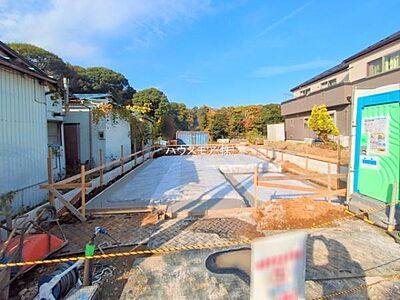 外観：建設中です！施工例のご見学できます！周辺環境や他物件もまとめてご案内可能です！不動産の事ならどんな事でもお気軽にご相談ください。