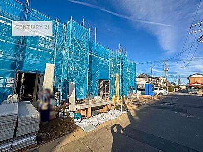 外観：建設中です！施工例のご見学できます！周辺環境や他物件もまとめてご案内可能です！不動産の事ならどんな事でもお気軽にご相談ください。