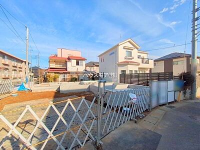 外観：建設中です！施工例のご見学できます！周辺環境や他物件もまとめてご案内可能です！不動産の事ならどんな事でもお気軽にご相談ください。