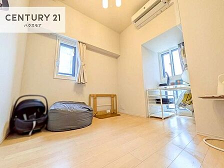 2面採光を確保した明るい室内は、風通しも良く、明るく大変居心地の良い空間となっております。リラックスして過ごせる心地の良いお部屋です!