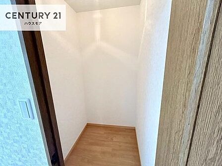 住空間をすっきり使うためには必須ポイントの収納スペースですよね。是非現地でご確認ください!
