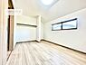 子供部屋：掃き出し窓がないお部屋は、お子様のお部屋としても安心です！収納スペースも充実しているので散らかったお部屋をサッと片付けられます！