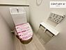 トイレ：1・2階にトイレがございます！朝の忙しい時間帯も待たずにすみそうですね。白を基調とした清潔感のあるトイレでお手入れがしやすいです！