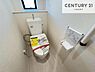 トイレ：1・2階にトイレがございます！朝の忙しい時間帯も待たずにすみそうですね。白を基調とした清潔感のあるトイレでお手入れがしやすいです！
