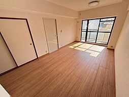 グランドムール嵯峨広沢 3LDKのリビング/ダイニング