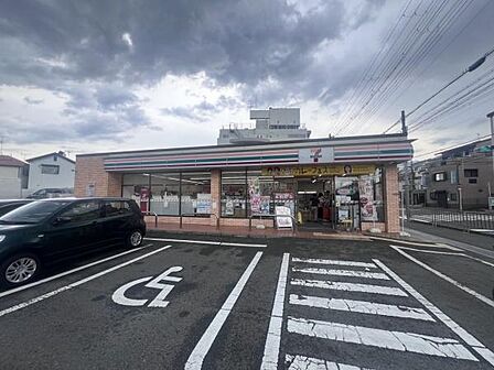 セブンイレブン吹田岸部中4丁目店まで152m