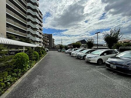 【駐車場】車種により、1台駐車可能な駐車スペース。