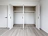 収納：■■closet■■クローゼットはスーツ類から丈の長いコート類まで何でも収納できる便利なスペースです。衣装ケースと併用することでセーター類なども収納でき自分だけのスペースにカスタマイズできます。