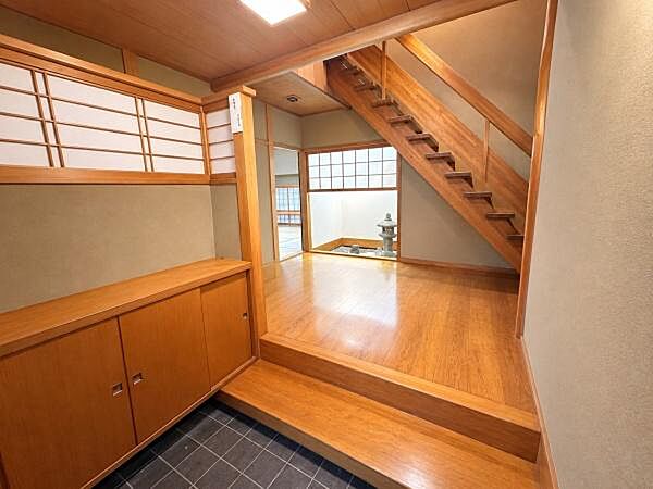 玄関を拡大表示