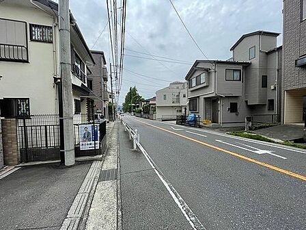周辺は車通りも少なくお子様も安心です。