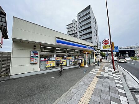 ローソン金沢八景店まで709m