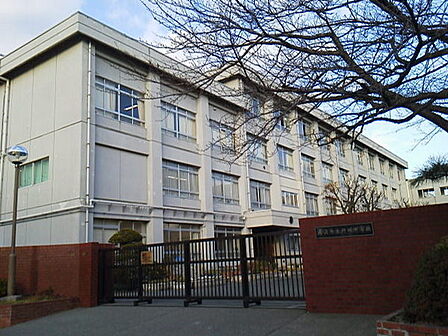 藤沢市立村岡中学校まで1042m