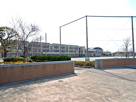 藤沢市立片瀬中学校まで2550m