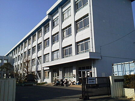 藤沢市立善行中学校まで1704m
