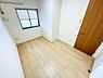 子供部屋：白を基調にきれいな状態となっております