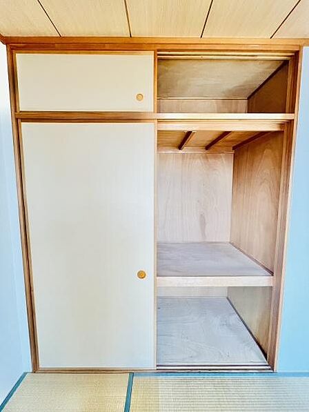 奥行のある押入れでたくさん収納できます!