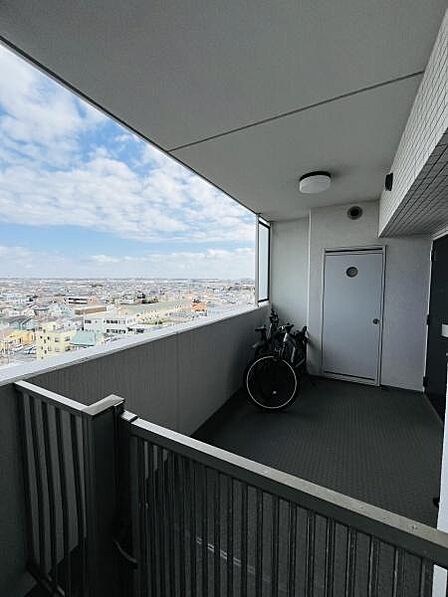 角部屋ならではのポーチがあります!自転車やサーフボードも収納可能!