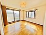 洋室：明るく、落ち着きのある色合いのお部屋です！