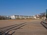 周辺：茅ヶ崎小学校まで720m