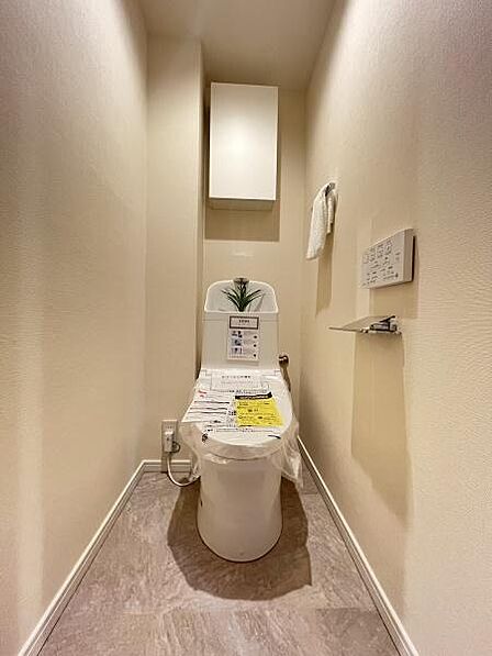 白を基調とした清潔感のあるトイレです!