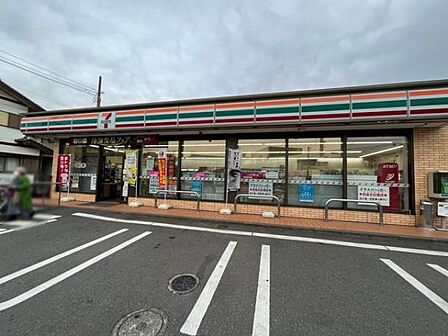 セブンイレブン茅ヶ崎南湖店まで681m