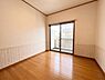 洋室：明るいフローリングで清潔感あふれるお部屋です！