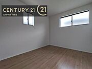 【子供部屋】学習机やベッドの配置がしやすい空間です。
