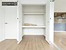 収納：【クローゼット】お部屋ごとに設けた収納は住みやすさへのこだわりです。