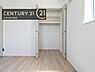 収納：【クローゼット】お部屋ごとに設けた収納は住みやすさへのこだわりです。