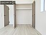 収納：【クローゼット】お部屋ごとに設けた収納は住みやすさへのこだわりです。