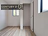 収納：【クローゼット】お部屋ごとに設けた収納は住みやすさへのこだわりです。