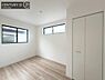 洋室：【子供部屋】学習机やベッドの配置がしやすい空間です。
