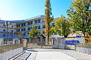 守山市立守山小学校まで1958m