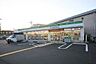 周辺：ファミリーマート茨木西河原店まで300m