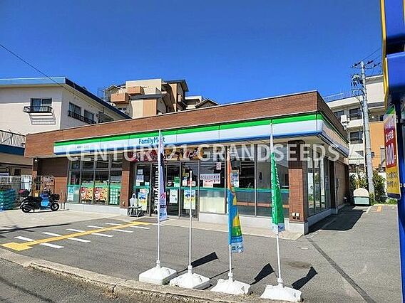 ファミリーマー...