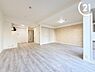 リビング/ダイニング：19帖超の広々LDKにつき、開放感のある住空間です◎大型ソファやダイニングテーブルもゆとりを持って配置できる広さです！
