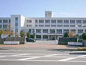 守山市立守山南中学校まで663m