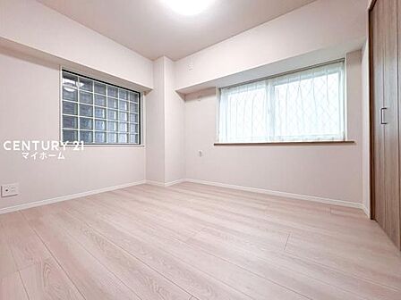 明るい光が差し込む洋室。お子様のお部屋にぴったりです♪