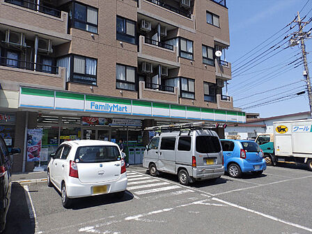 ファミリーマート 大和深見西店まで467m、コンビニもあって便利です