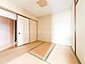 和室：和室4.5帖障子で仕切られた4.5帖の和室。落ち着いた和の雰囲気が漂い、寝室や趣味のお部屋、書斎などマルチにご利用いただけます。畳ならではのクッション性があり、のびのびとリラックスできる空間です。