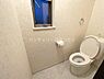 トイレ：室内の写真はCGで家具を消して空室後のイメージを再現しています。窓付きのトイレは自然換気ができ、明るく清潔感のある空間を保ちやすいのが魅力♪こもりがちな空気も入れ替えられます！