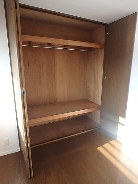 収納があるので部屋を広く使えます!