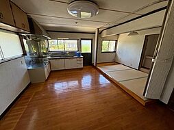 青島4貸家 6SLDKのリビング/ダイニング