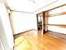 洋室：洋室(6帖)バルコニー付き！