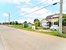 その他：広々とした前面道路です