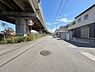 その他：角地にて陽当り通風良好♪