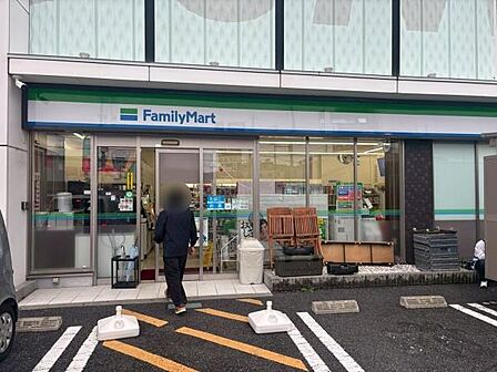 ファミリーマート大東町店まで713m